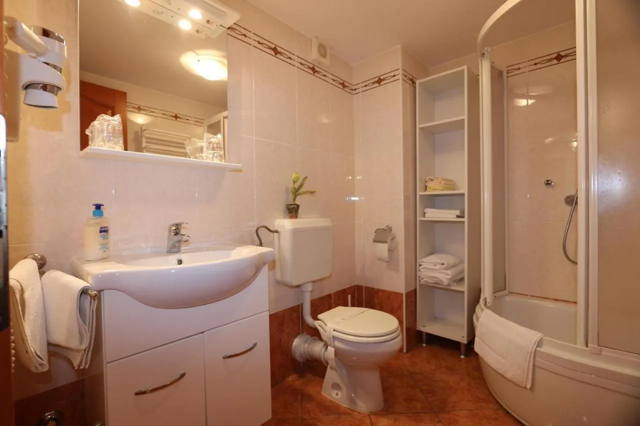 Apartmani Dani 1 Malinska 0*,  Croatia