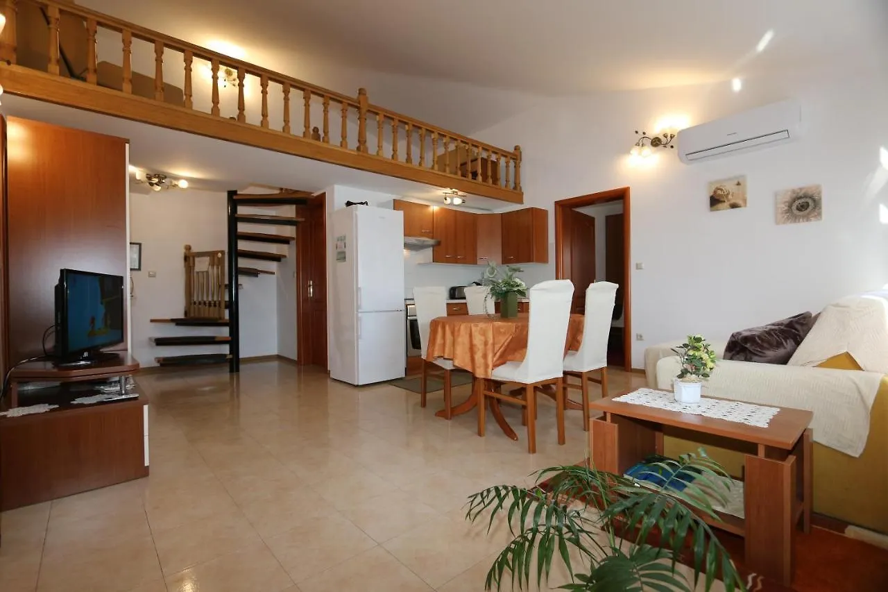 Apartmani Dani 1 Malinska Apartment